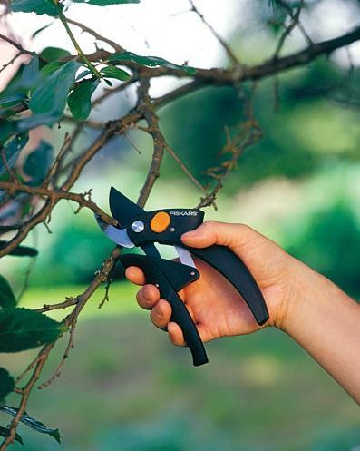 Секатор плоскостной рычажный Fiskars 111340/1001531 Секатор плоскостной рычажный Fiskars 111340/1001531
